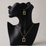 طقم إكسسورات 3 قطع (سلسال كريستال وحلق وخاتم ) لون أخضر