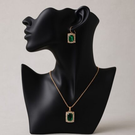 طقم إكسسورات 3 قطع (سلسال كريستال وحلق وخاتم ) لون أخضر