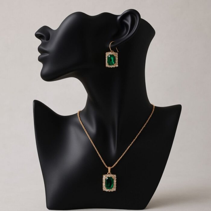 103385933_686e64853f886 طقم إكسسورات 3 قطع (سلسال كريستال وحلق وخاتم ) لون أخضر - الصورة 1