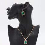 ⁦طقم إكسسورات 3 قطع (سلسال كريستال وحلق وخاتم ) لون أخضر⁩ - الصورة ⁦5⁩