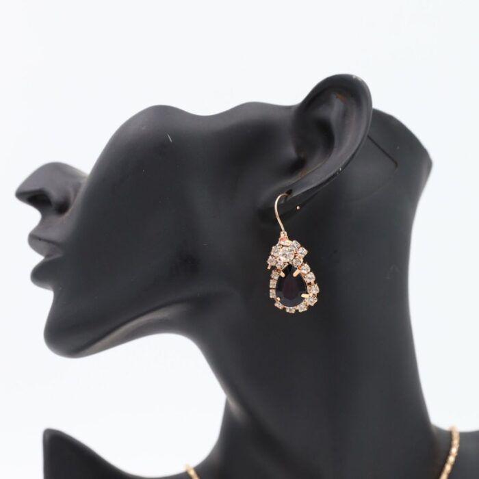 ⁦طقم إكسسوارات 3 قطع ( سلسال كريستال وحلق وخاتم ) لون أزرق⁩ - الصورة ⁦4⁩