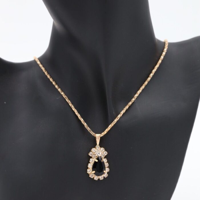 ⁦طقم إكسسوارات 3 قطع ( سلسال كريستال وحلق وخاتم ) لون أزرق⁩ - الصورة ⁦6⁩