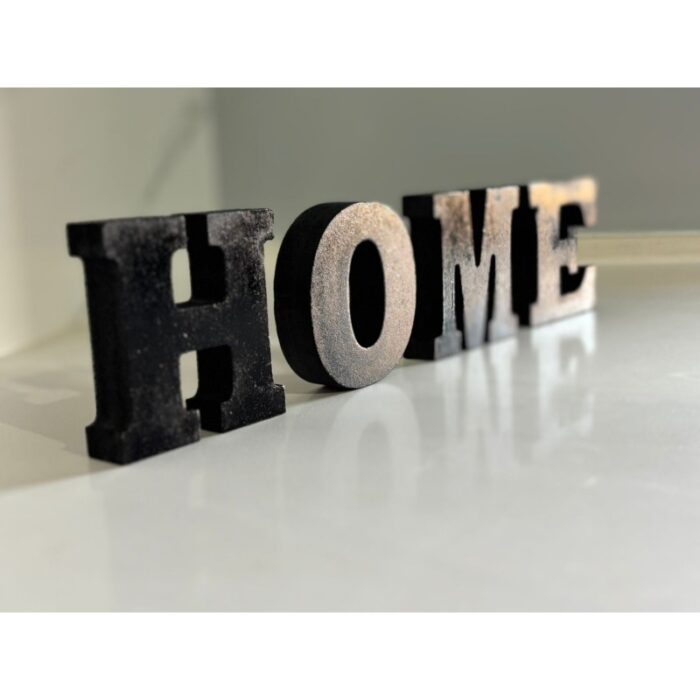 ⁦ديكور خشب بتصميم كلمة Home لون أسود أبعاد الحرف 7 *7 سم⁩ - الصورة ⁦2⁩