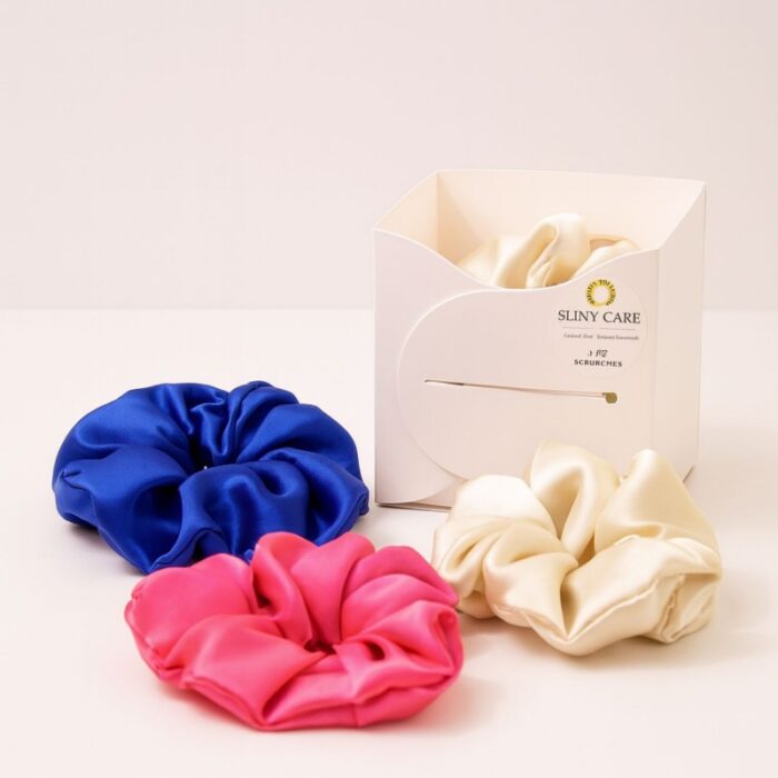 103386056_68704d1c41220 علبة ربطات شعر ( 3 ربطات ) ستان لون نيلي و بيج وزهري - الصورة 1