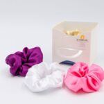 علبة ربطات شعر ( 3 ربطات ) ستان لون زهري و أبيض وبنفسجي