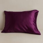 ⁦غطاء وسادة ستان لون بنفسجي⁩ - الصورة ⁦2⁩