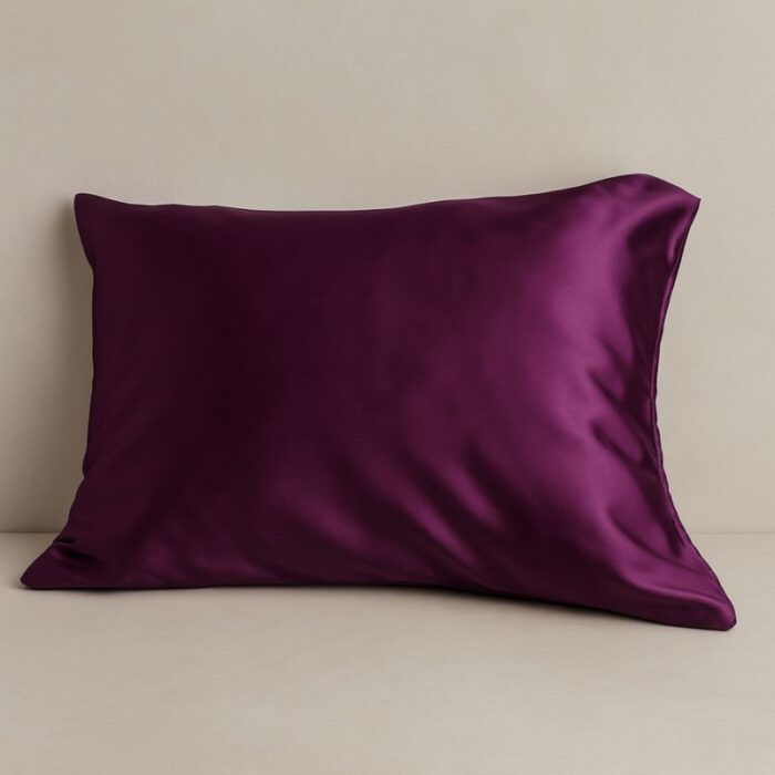 ⁦غطاء وسادة ستان لون بنفسجي⁩ - الصورة ⁦2⁩