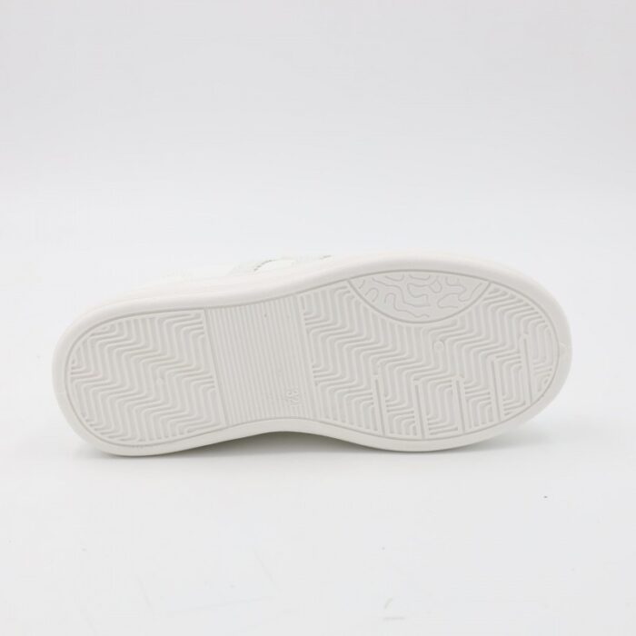 ⁦بوت سبورت جلد بشريطين لاصقين لون ابيض⁩ - الصورة ⁦5⁩