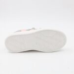 ⁦بوت سبورت جلد بشريطين لاصقين لون رمادي وزهري وابيض⁩ - الصورة ⁦4⁩