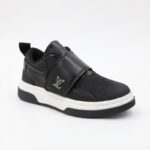 ⁦بوت سبورت جلد بشريط لاصق لون اسود ونعل ابيض⁩ - الصورة ⁦2⁩