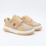 بوت سبورت جلد بشريط لاصق لون بيج ونعل ابيض