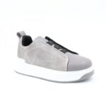 ⁦بوت سبورت ولادي بدون رباط لون رمادي⁩ - الصورة ⁦2⁩