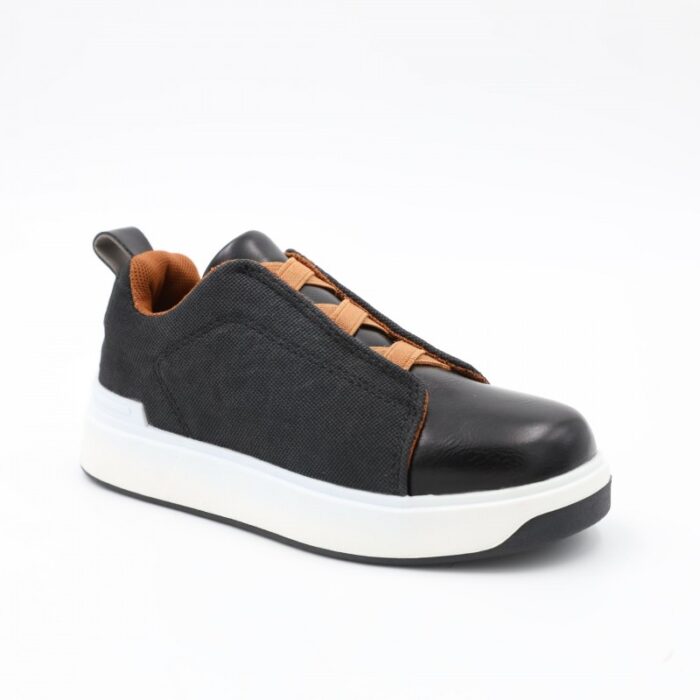 ⁦بوت سبورت ولادي بدون رباط لون أسود⁩ - الصورة ⁦2⁩