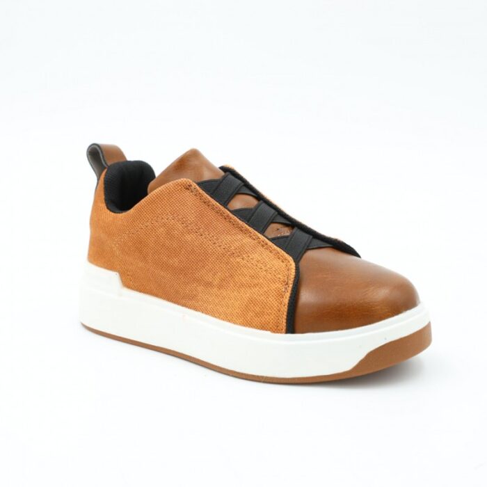 103386086_6872997b86458 بوت سبورت ولادي بدون رباط لون بني - الصورة 1