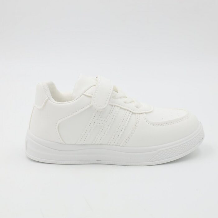 ⁦بوت سبورت ولادي بشريط لاصق لون ابيض⁩ - الصورة ⁦3⁩