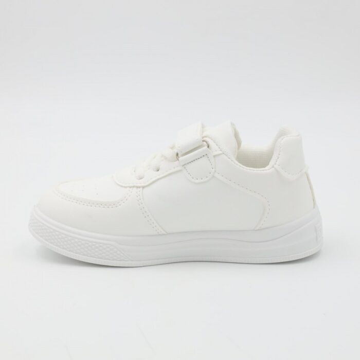 ⁦بوت سبورت ولادي بشريط لاصق لون ابيض⁩ - الصورة ⁦4⁩