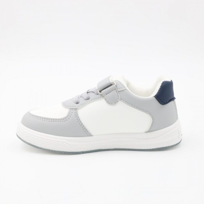 ⁦بوت سبورت ولادي بشريط لاصق لون سكني وكحلي ونعل ابيض⁩ - الصورة ⁦2⁩