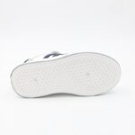 ⁦بوت سبورت ولادي بشريط لاصق لون سكني وكحلي ونعل ابيض⁩ - الصورة ⁦3⁩