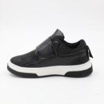 ⁦بوت سبورت ولادي بشريط لاصق لون أسود⁩ - الصورة ⁦4⁩