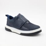 ⁦بوت سبورت ولادي بشريط لاصق لون كحلي وأبيض⁩ - الصورة ⁦2⁩