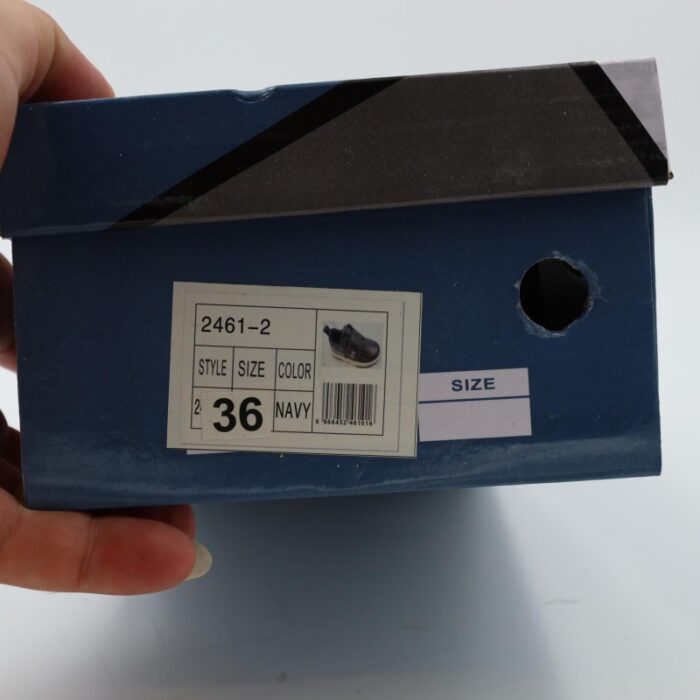 ⁦بوت سبورت ولادي بشريط لاصق لون كحلي وأبيض⁩ - الصورة ⁦6⁩