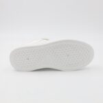 ⁦بوت جلد ولادي بشريط لاصق لون أبيض⁩ - الصورة ⁦4⁩