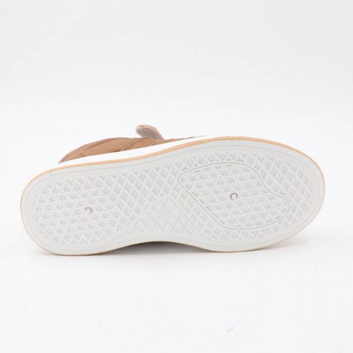 ⁦بوت جلد ولادي بشريط لاصق لون بني ونعل أبيض⁩ - الصورة ⁦5⁩