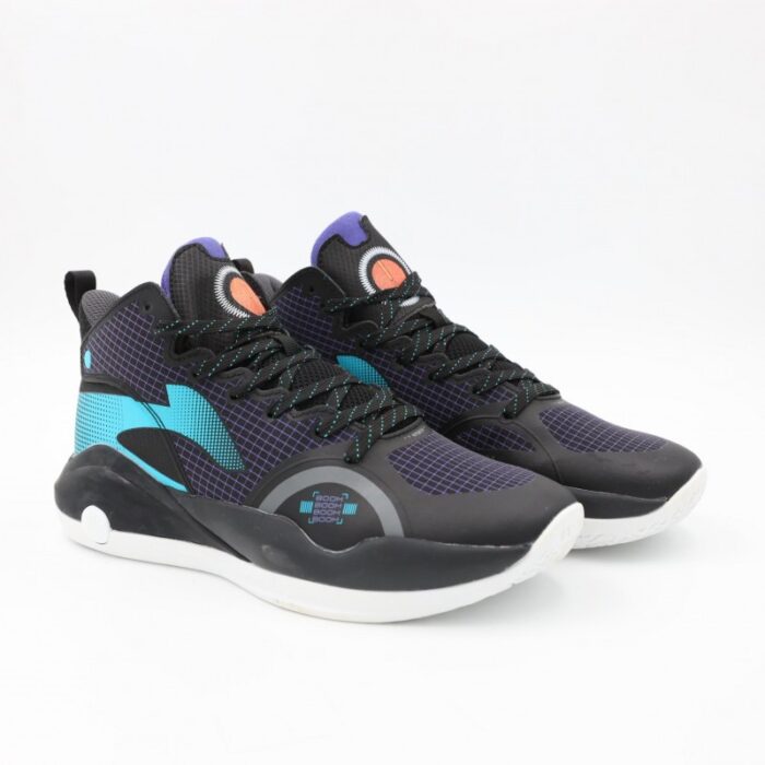 103386124_687299df83c7e حذاء رياضي للرجال لون أسود و أزرق - الصورة 1