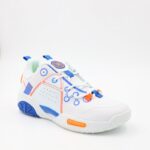 ⁦حذاء رياضي ولادي لون أبيض و أزرق⁩ - الصورة ⁦2⁩