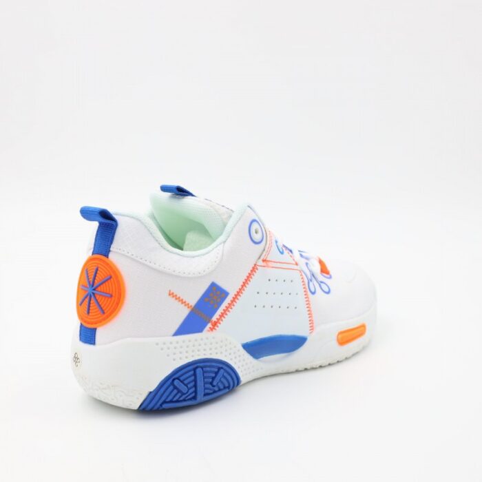 ⁦حذاء رياضي ولادي لون أبيض و أزرق⁩ - الصورة ⁦4⁩
