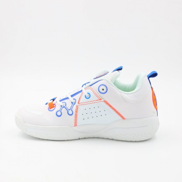 ⁦حذاء رياضي ولادي لون أبيض و أزرق⁩ - الصورة ⁦5⁩