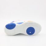 ⁦حذاء رياضي ولادي لون أبيض و أزرق⁩ - الصورة ⁦6⁩