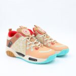 حذاء رياضي ولادي لون بيج و أخضر