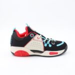 ⁦حذاء رياضي ولادي لون أسود و أحمر⁩ - الصورة ⁦5⁩