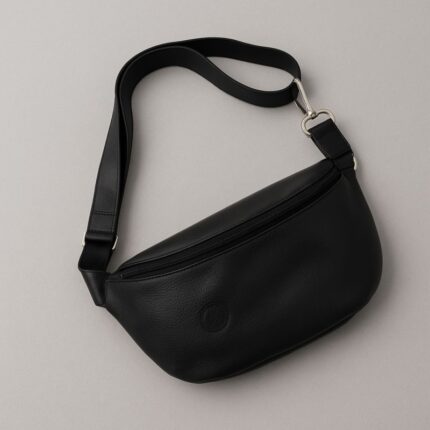 حقيبة خصر جلد طبيعي مع حزام لون أسود