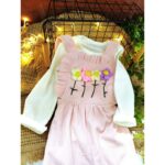 ⁦طقم افرهول مع بلوزة كم بناتي لون زهري وأبيض⁩ - الصورة ⁦2⁩