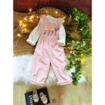 ⁦طقم افرهول مع بلوزة كم بناتي لون زهري وأبيض⁩ - الصورة ⁦3⁩