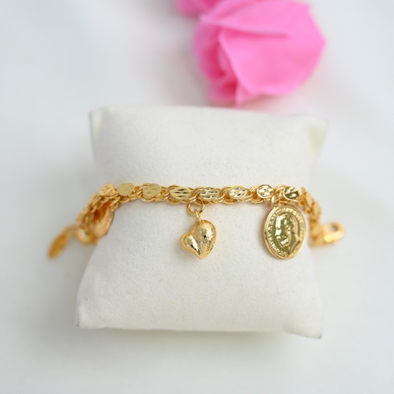 ⁦سوار بلدي حلبي للأطفال مع تعليقات ليرات وقلوب للأطفال لون ذهبي من FJ مقاوم لتغير اللون كفالة سنتين ضد تغير اللون⁩ - الصورة ⁦1⁩