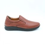 ⁦حذاء كاجوال طبي جلد بدون رباط للرجال لون عسلي غامق⁩ - الصورة ⁦2⁩