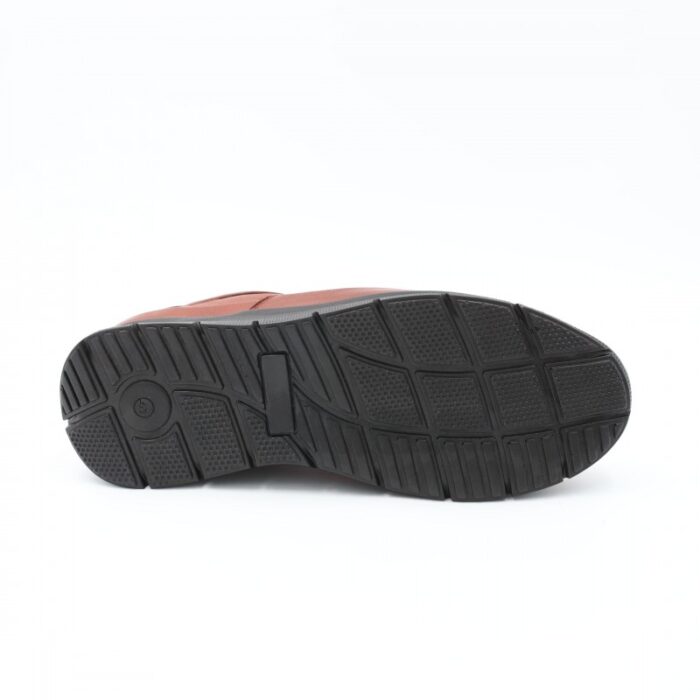 ⁦حذاء كاجوال طبي جلد بدون رباط للرجال لون عسلي غامق⁩ - الصورة ⁦4⁩