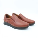 ⁦حذاء كاجوال طبي جلد بدون رباط للرجال لون عسلي غامق⁩ - الصورة ⁦5⁩