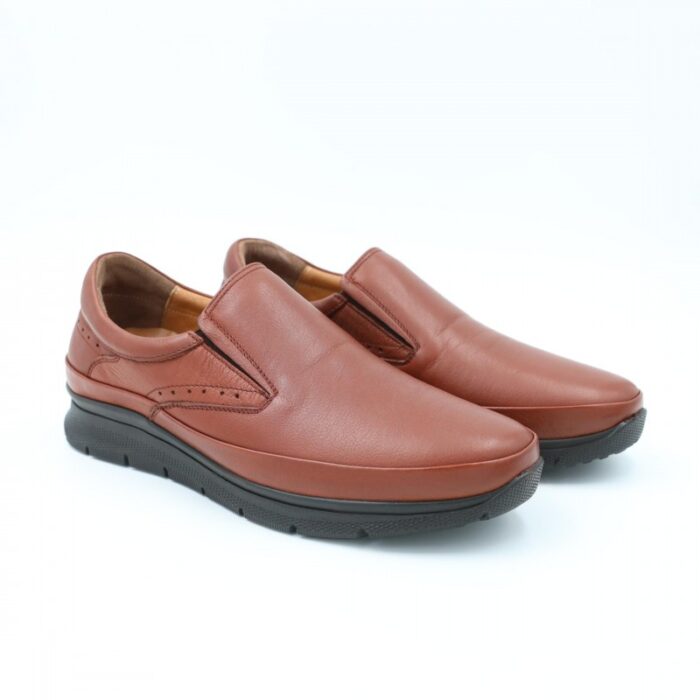 ⁦حذاء كاجوال طبي جلد بدون رباط للرجال لون عسلي غامق⁩ - الصورة ⁦5⁩