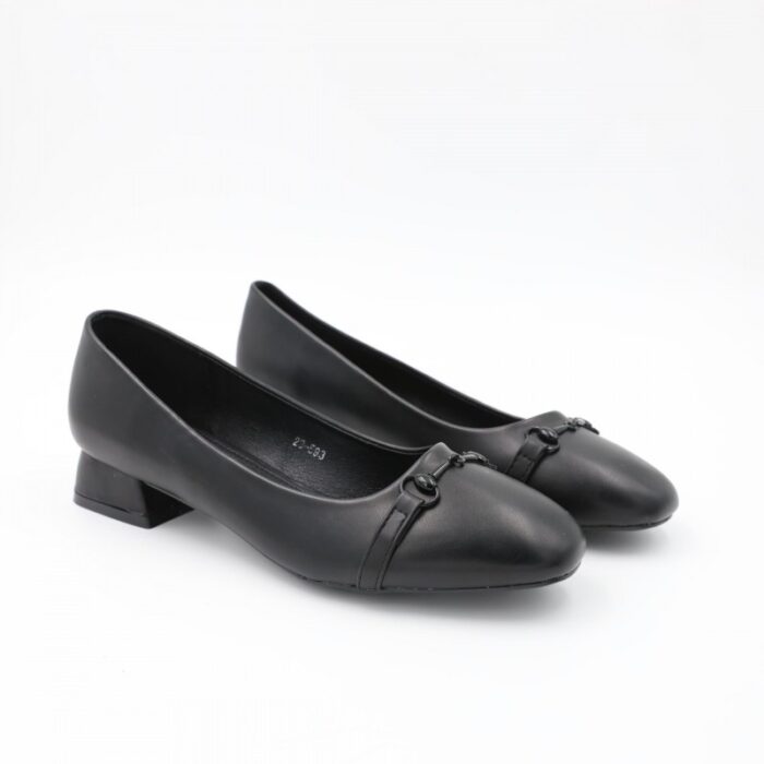 ⁦كندرة جلد كعب للنساء لون أسود⁩ - الصورة ⁦5⁩