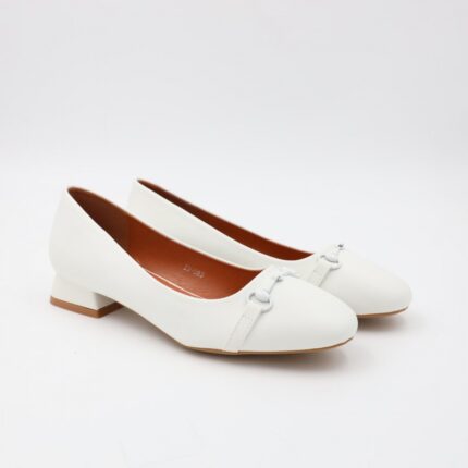 كندرة جلد كعب للنساء لون أبيض