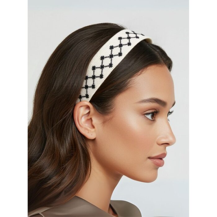 103386494_68781206979ac بندانة تطريز أطفال لون أبيض وأسود - الصورة 1