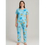 بيجامة ستاتية لون أزرق اشكال ملون بنطلون وبلوزة نص كم