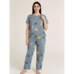 بيجامة ستاتية لون أزرق اشكال ملون بنطلون وبلوزة نص كم