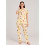 بيجامة ستاتية لون بيج اشكال ملون بنطلون وبلوزة نص كم