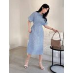 ⁦فستان صيفي طويل مخطط بالطول لون أزرق و أبيض⁩ - الصورة ⁦2⁩