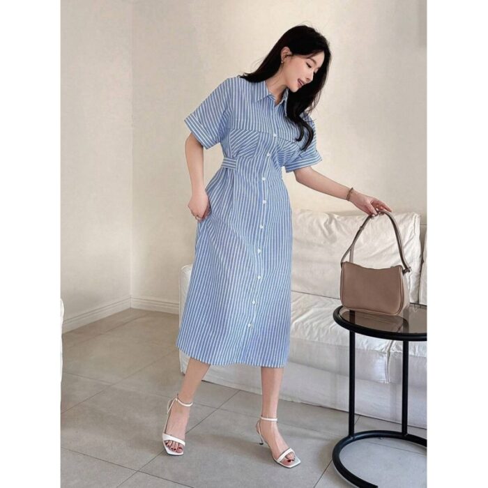 ⁦فستان صيفي طويل مخطط بالطول لون أزرق و أبيض⁩ - الصورة ⁦2⁩